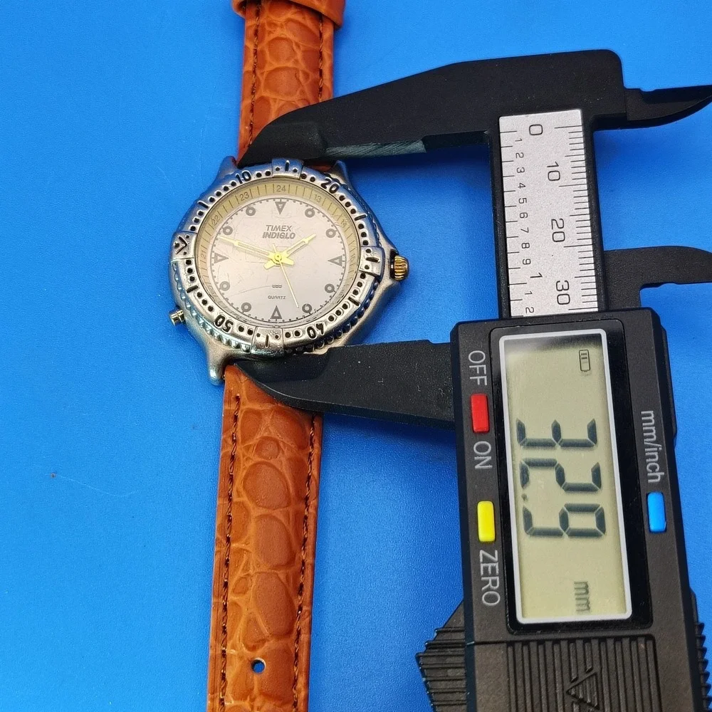 Vintage 1994 Timex 33mm Mens Quartz Field Watch Leather Band Indiglo Not Working